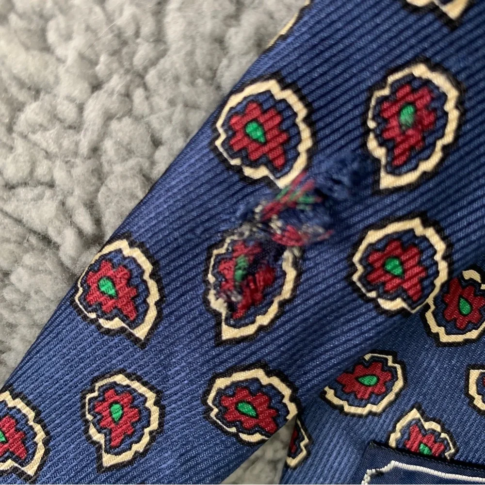 Vintage Burberry Men’s Necktie - Navy Blue/Red Paisley Print, 59”L x 3.5”W - Picture 8 of 8